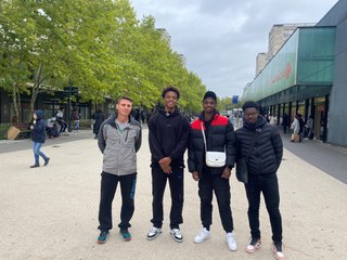 France Bleu Armorique avec le défenseur rennais Warmed OMARI dans son quartier Villejean