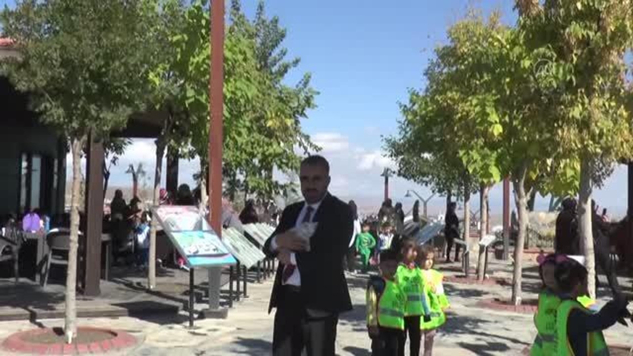 Ankara haberleri... Pursaklar Belediyesi Nezaket Okulu öğrencileri "Hayvanları Koruma Günü"nde Endemik Vadi'yi gezdi