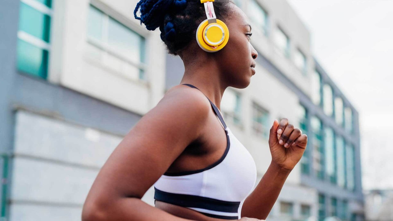 Kleiner Busen: Darf ich auf den Sport-BH verzichten?