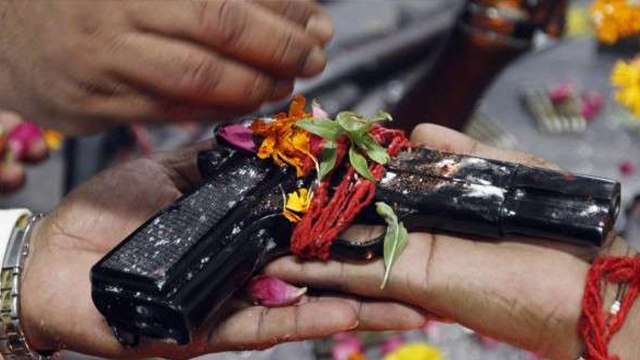 Dussehra 2022: दशहरा पूजा में शस्त्र पूजा करते समय भूलकर भी ना करें ये गलती | Boldsky *Religious