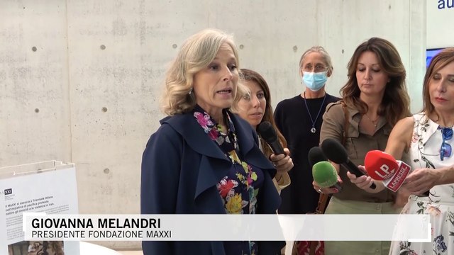 Una ciocca di capelli contro le violenze in Iran, l'iniziativa simbolica al Maxxi di Roma