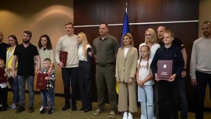 Ukraynalı  Azov Taburu askerleri aileleriyle buluştu! Görüşmede duygusal anlar yaşandı