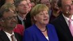 Merkel recebe prêmio por proteção a refugiados