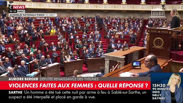 Assemblée: Alors que Aurore Bergé évoque le cas Quatennens, Sandrine Rousseau se lève et mime un utérus avec ses mains, un signe féministe bien connu