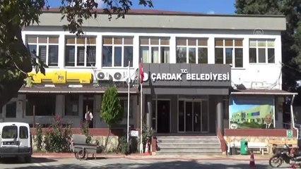 ÇANAKKALE - Güreş ağası katırla getirdiği 1 milyon 17 bin lirayı belediye başkanına teslim etti