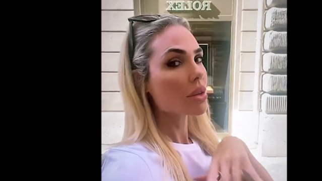 Ilary Blasi, sfottò a Totti davanti al negozio Rolex