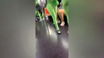 ''Yeşil giyen kadınlar'' metroda dehşet saçtı