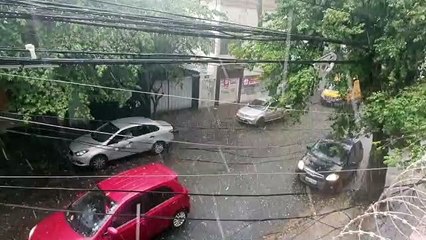 Chuva de granizo em BH na tarde desta terça (4)