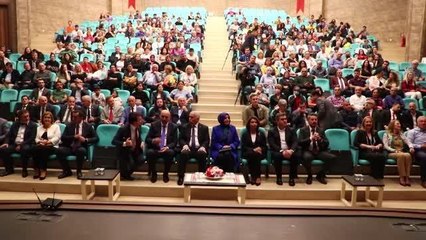 Azerbaycan halk dansları topluluğu gösterisi