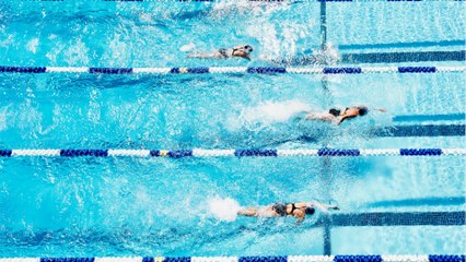 La piscine n'est plus chauffée, les usagers obligés de porter une combinaison pour se baigner