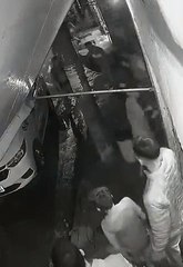 Homem arremessa botijão de gás na cabeça de policial militar