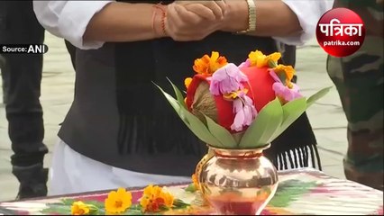 राजनाथ सिंह ने चमोली में सेना के कैंप में किया शस्त्र पूजन, देखें VIDEO