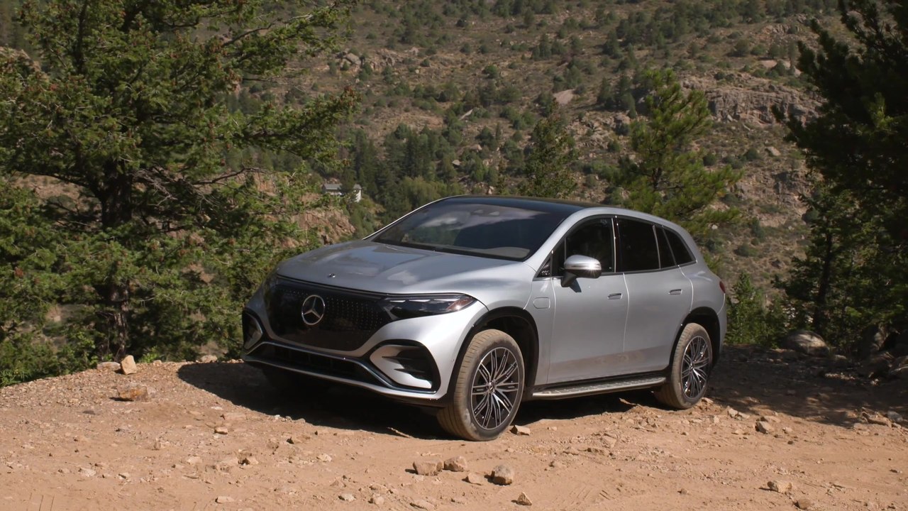 The new Mercedes-Benz EQS SUV 580 4MATIC Design in Silver