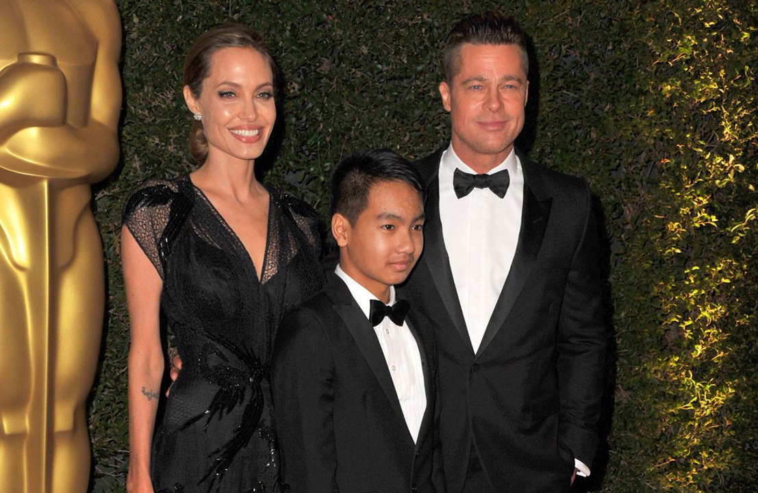 Angelina Jolie acusa a Brad Pitt de 'asfixiar' a uno de sus hijos y 'golpear' a otro en la cara