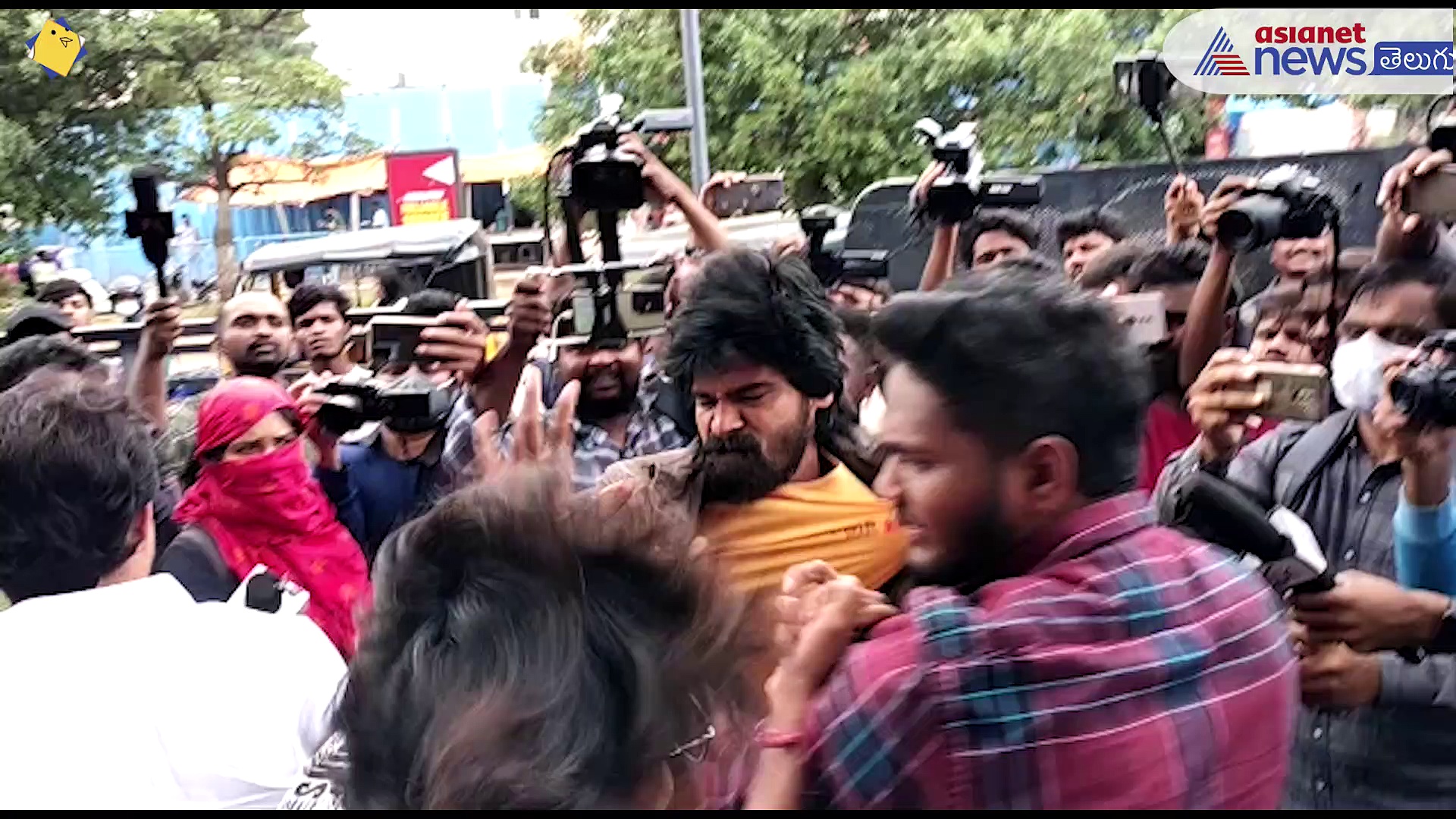 గాడ్ ఫాదర్ పబ్లిక్ టాక్: బాస్ ఈజ్ బ్యాక్.. సినిమా హిట్.. మెగాస్టార్ ఫ్యాన్స్ కి పండగే..