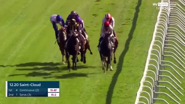 Yarış sırasında rakibine dirsek attı