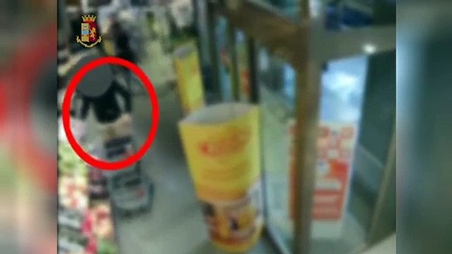 Puntano la pistola al volto di un uomo per rubargli il Rolex: due arresti a Milano