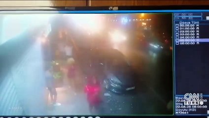 Turistin telefonunu böyle çaldılar