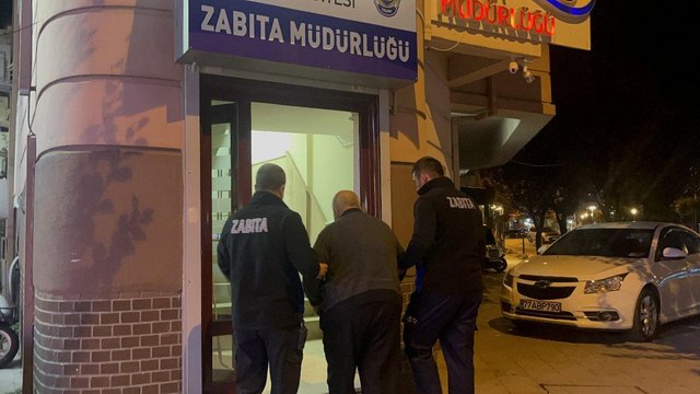 Yalova’da zabıta denetiminde dilencinin üzerinden 12 bin lira çıktı
