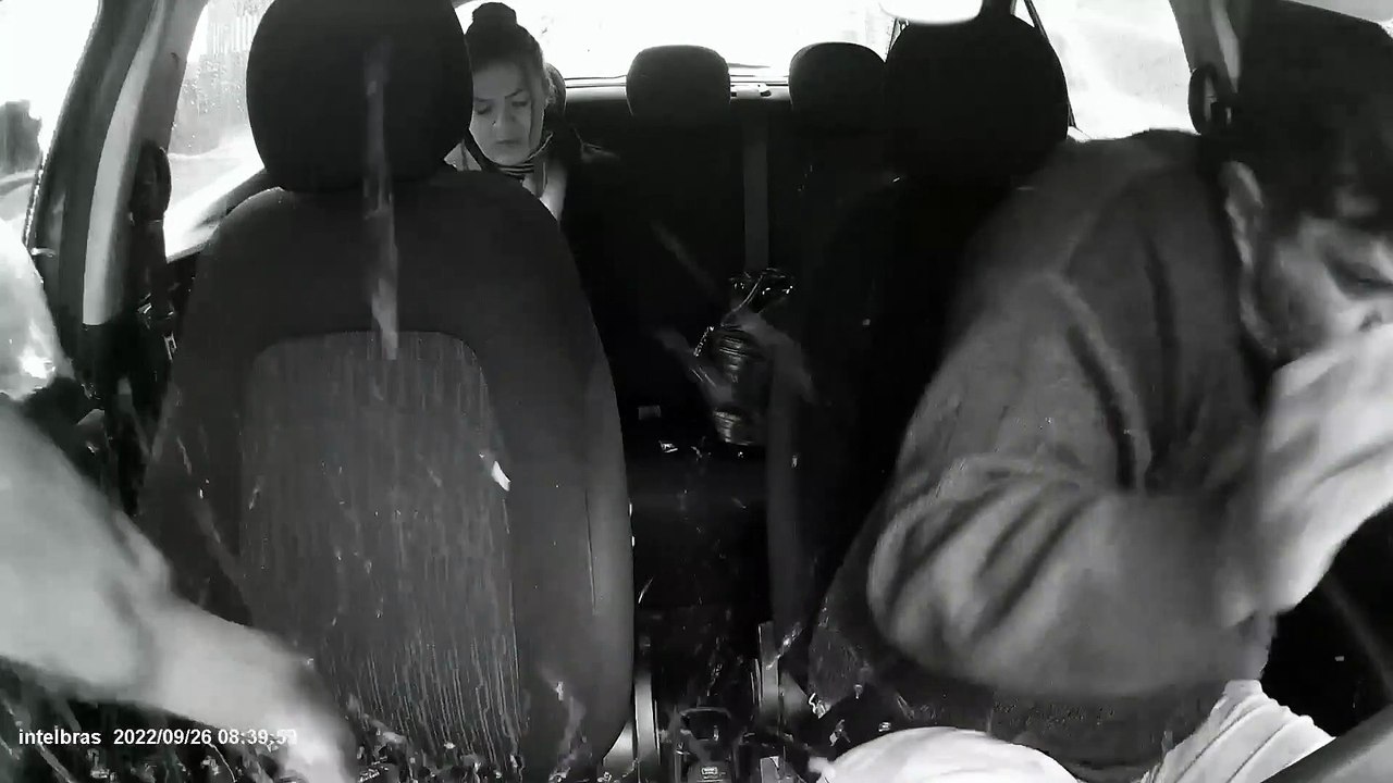 Uber Driver's Dash Cam Captures Attempted Theft