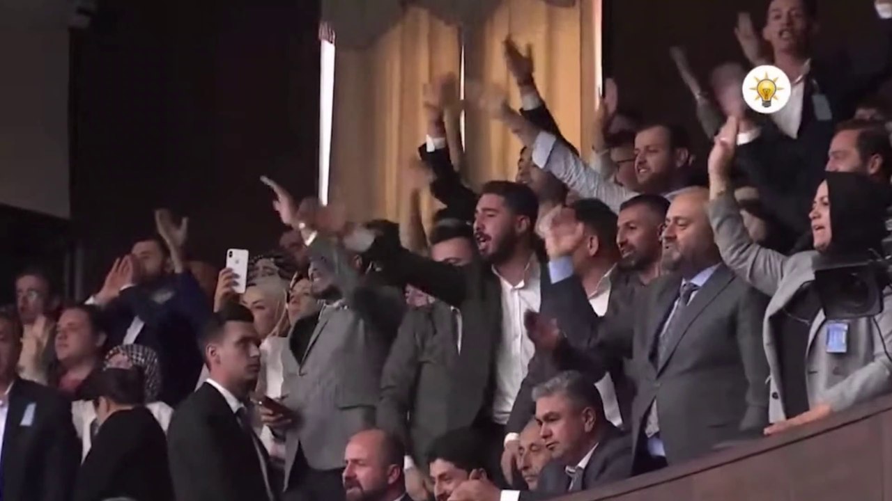 Erdoğan'dan "başörtüsü" açıklaması: Bugün Türkiye'nin gündeminde başörtüsü diye bir mesele kalmamıştır, geçmişte başörtüsü diye utanç verici bir mesele yaşandıysa bunun tek müsebbibi CHP zihniyetidir, CHP faşizmidir