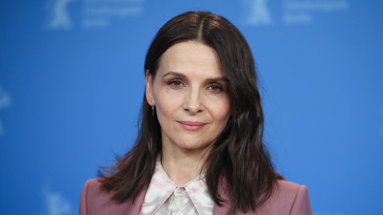 GALA VIDÉO - Juliette Binoche, Marion Cotillard… Elles se coupent les cheveux dans une vidéo choc