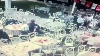 Böyle olur CHP’nin dayanışma yemeği! Buluşmada yumruklar konuştu