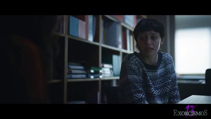 13 exorcismos Tráiler