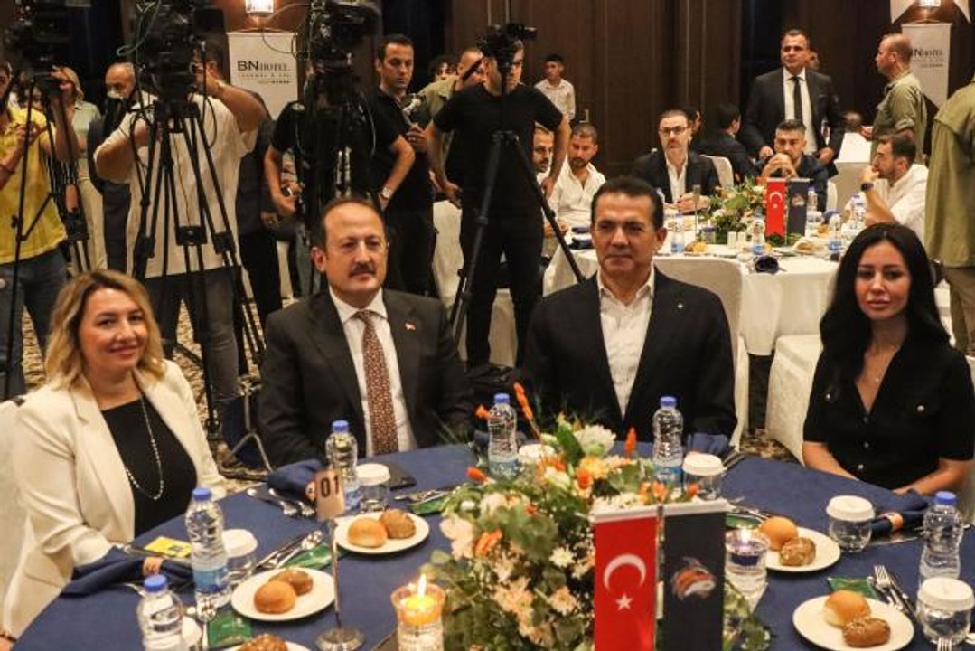 Mersin haberleri... ÇBK Mersin Yenişehir Belediyesi Kadın Basketbol Takımı'nın kadrosu tanıtıldı