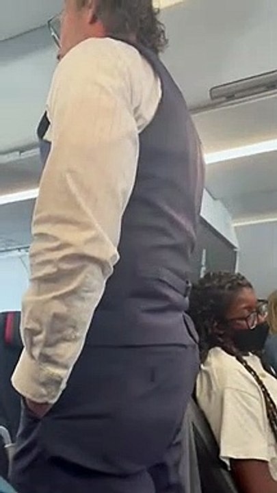 Un passager frappe un steward de dos pendant un vol