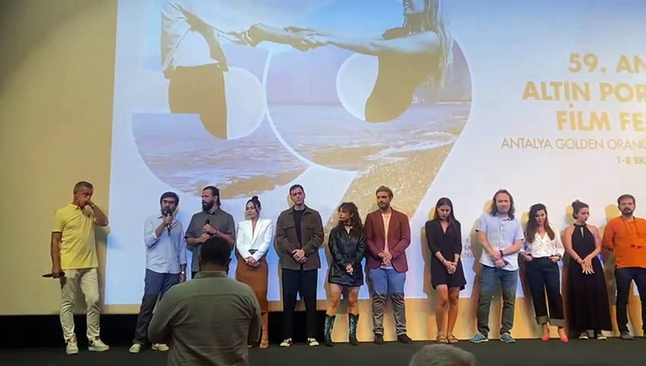 Altın Portakal Film Festivali'nde Çiğdem Mater ve Mine Özerden'e destek: "Bu karanlık günler geçecek ve dostlarımızı tutuldukları yerlerden çıkarıp layık oldukları yerlere oturtacağız"