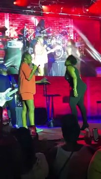 Fantasia Barrino Pass mic to Le'Andria Johnson 2022