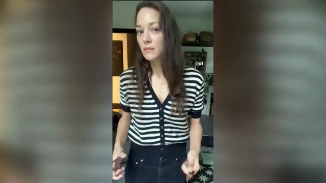 Prominente Französinnen schneiden sich aus Solidarität mit Iranerinnen Haare ab