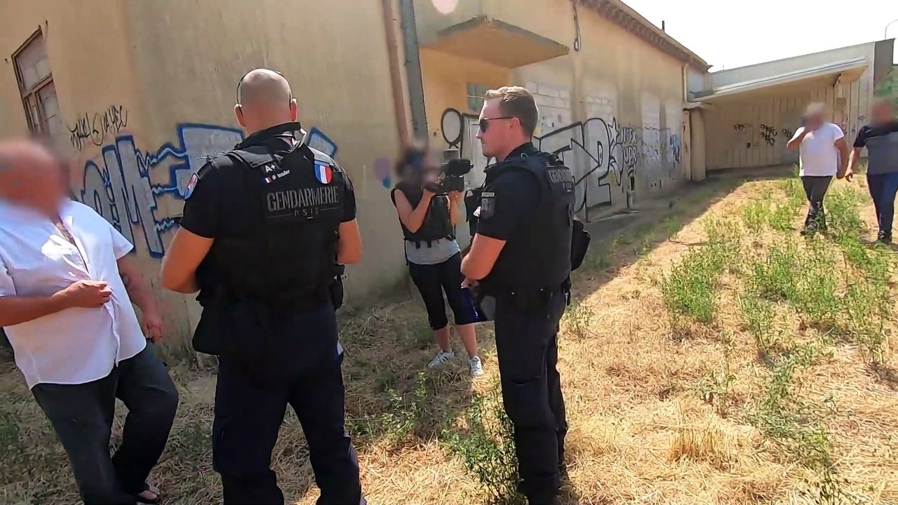 Capital (M6) : des gendarmes découvrent un ancien terrain militaire occupé par des gens du voyage
