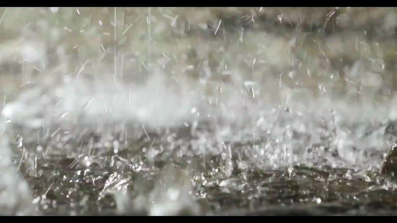 Heavy rain close to the ground