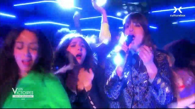 Clara Luciani chante Respire encore en live aux Victoires