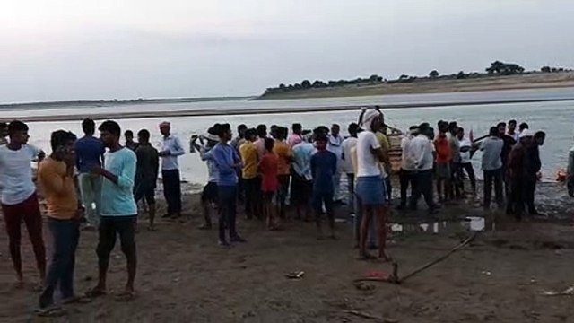 video : दुर्गा प्रतिमा विसर्जन के दौरान हादसा, युवक डूबा