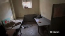 Ucraina, la polizia mostra le camere di tortura delle forze russe