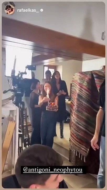 Αντιγόνη Νεοφύτου: Έχει γενέθλια και οι συνεργάτες της, της ετοίμασαν μια μοναδική έκπληξη (video)