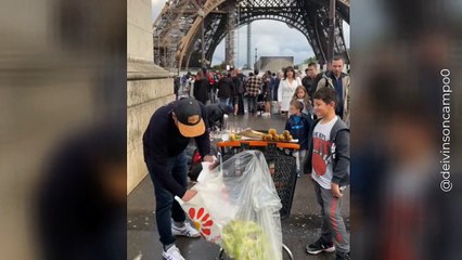 Deivison Campo, el colombiano que 'conquistó' París' vendiendo mazorca y morcilla en la Torre Eiffel