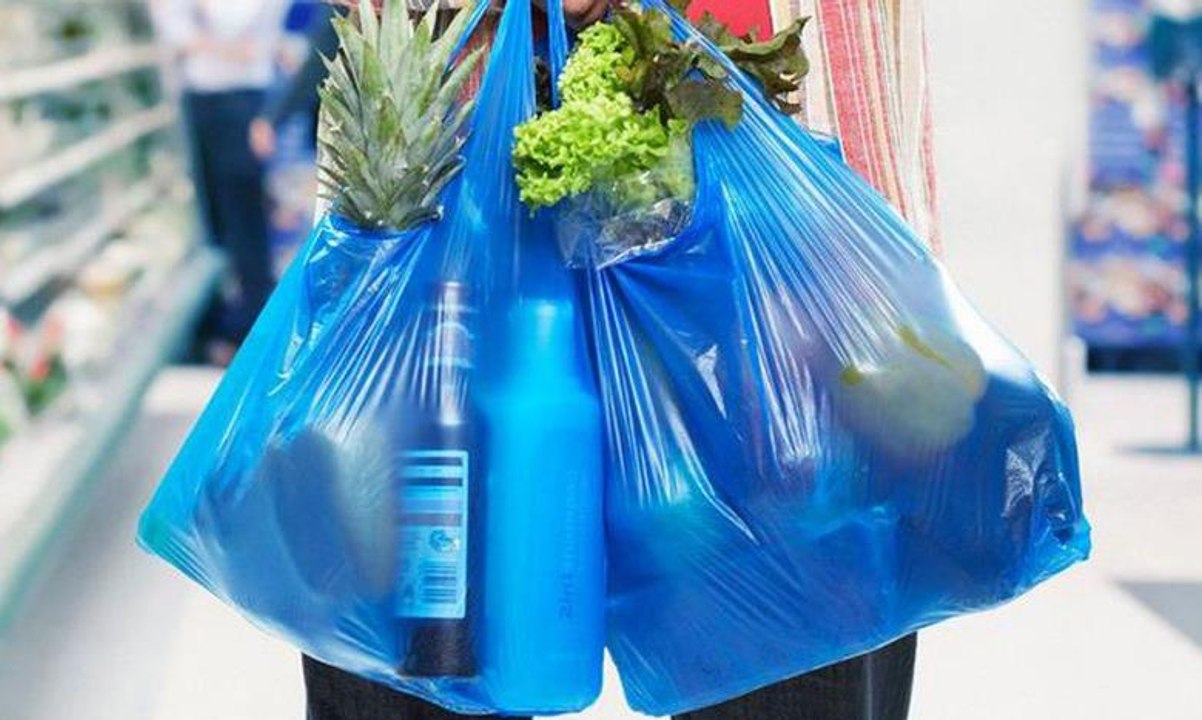 اعتباراً من 1 يناير 2024  حظر استخدام الأكياس البلاستيكية في الشارقة