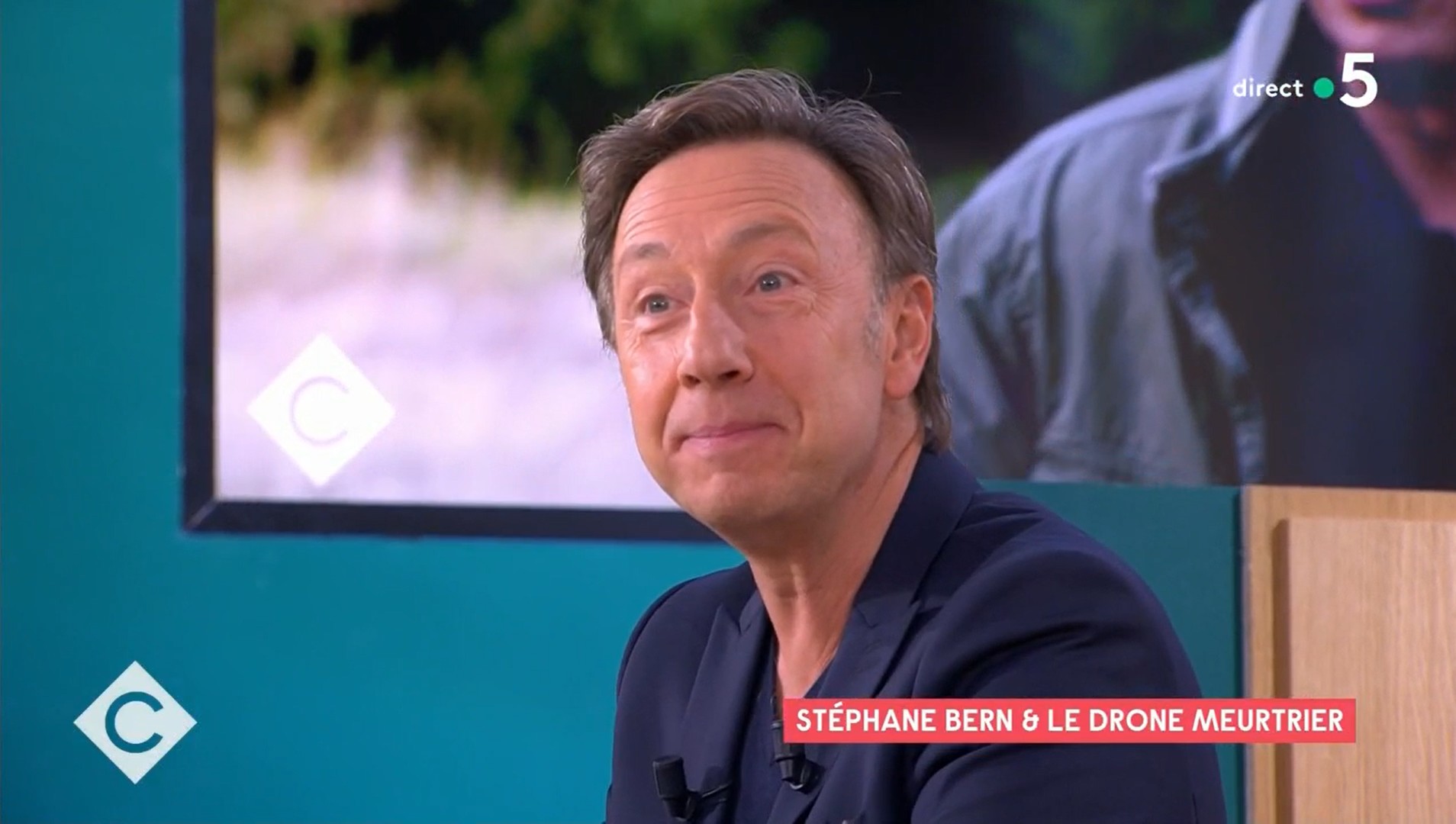 Au début, ça m'a un peu agacé" : Stéphane Bern revient sur son rôle de  militaire dans un téléfilm de France 3 qui l'a transformé en "meme" (VIDEO)