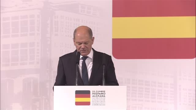Sánchez y Scholz presionan a Macron para abrir el gasoducto MidCat para 2025