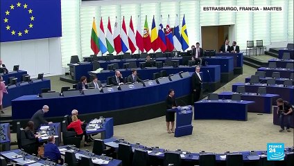 Cortarse un mechón de pelo como símbolo de las protestas iraníes