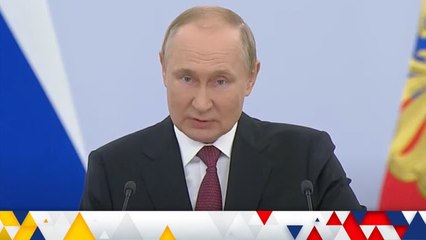 Video herunterladen: Vladimir Putin signs laws annexing four Ukrainian regions as Russian troops pushed back on battlefield