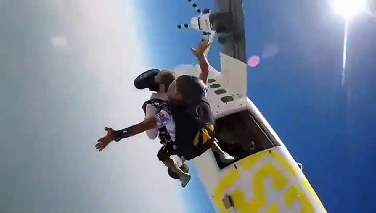 Scholar Mufti Menk’s skydive