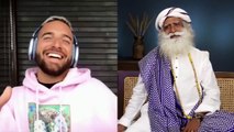 Maluma conoce a Sadhguru, y canta Español
