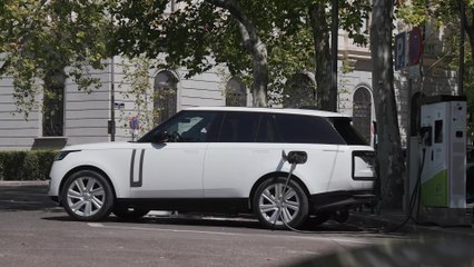 2023 Range Rover HSE P440e (SWB) in Ostuni Pearl White Charging