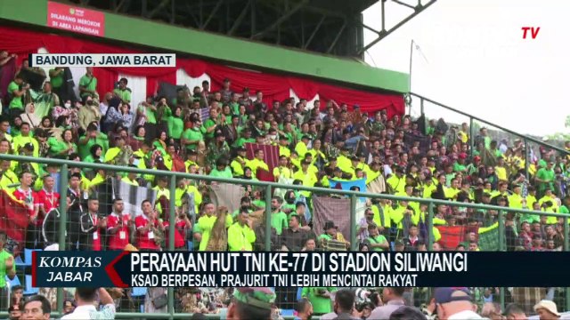 Pemecahan Rekor Muri Babalonan Sarung di HUT TNI Ke-77