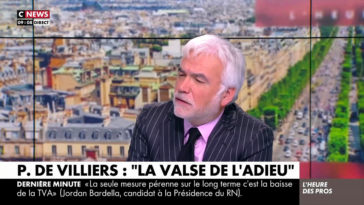 Gros malaise sur le plateau de CNews ce matin quand Philippe de Villiers affirme: "Emmanuel Macron est en réalité un enfant" et "il n'est pas fini" - VIDEO